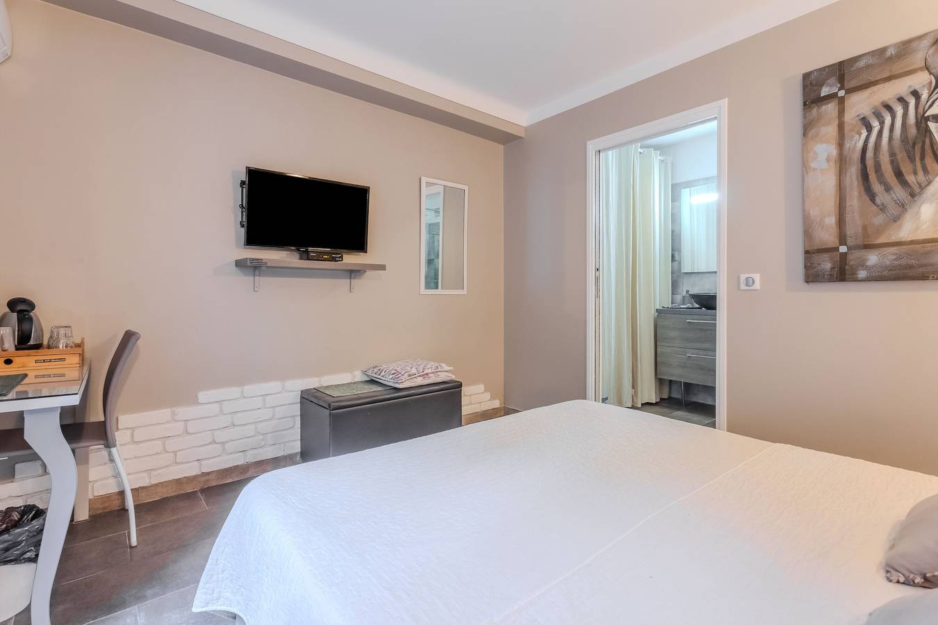 Habitación 'Confort 8' con piscina compartida, Wi-Fi y aire acondicionado in Roquebrune-sur-Argens, Region de Draguignan