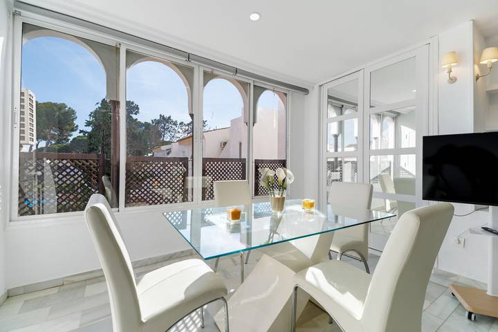 Apartamento entero, Apartamento 'Vistahermosa' con piscina compartida, Wi-Fi y aire acondicionado in El Puerto de Santa María, Costa de la Luz