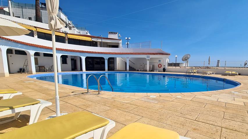 Ferienwohnung für 3 Personen, mit Pool und Balkon - 1