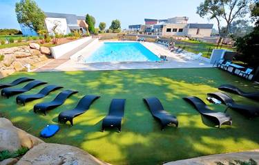 Gîte pour 4 personnes, avec terrasse ainsi que piscine et jardin, animaux acceptés dans Golf de Saint-Samson
