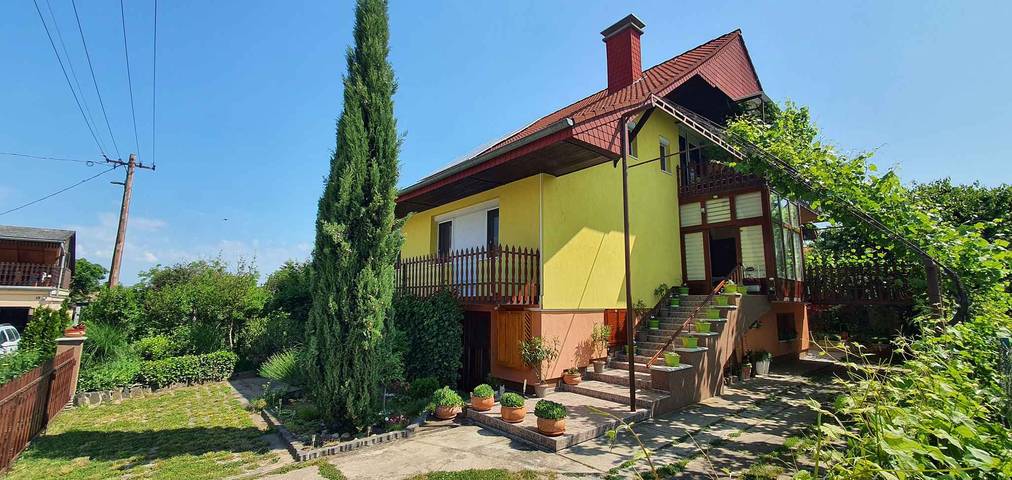 Ferienwohnung für 4 Personen, mit Balkon und Garten in Balatonboglar