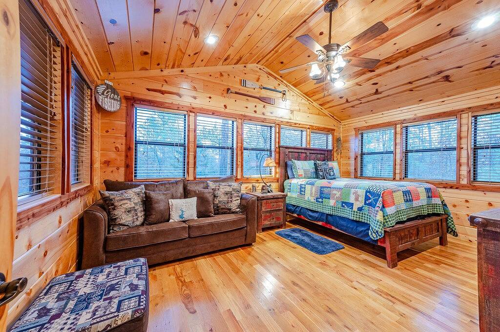 On A Whim ist eine luxuriöse Blockhütte, in der für jeden etwas dabei ist in Broken Bow, Broken Bow Lake