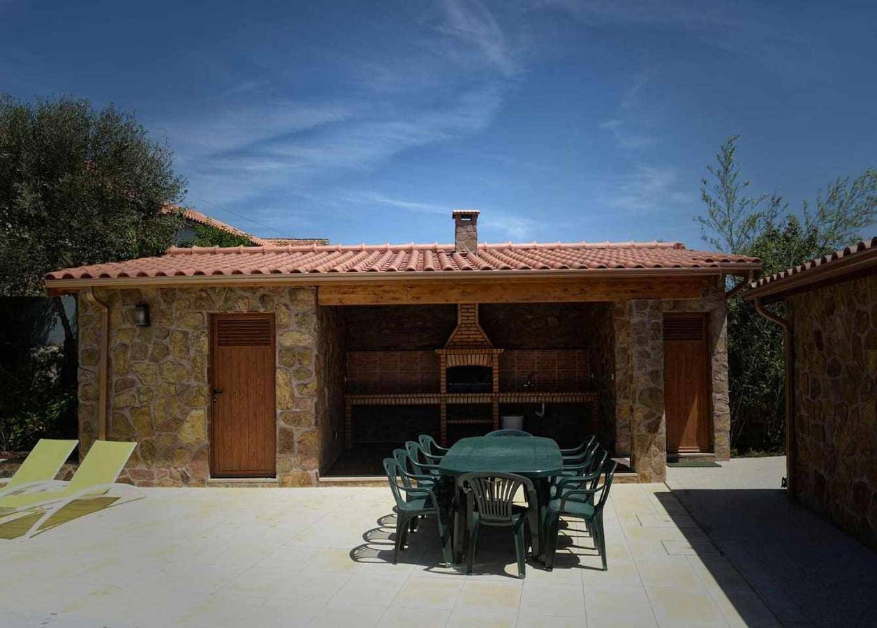Eight-Bedroom House in Codeçoso, Distrito de Braga