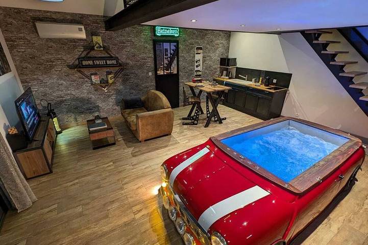 Loft Insolite Avec Jacuzzi Privatif et vue lac in Aiguebelette-le-Lac, Chambéry und Umgebung