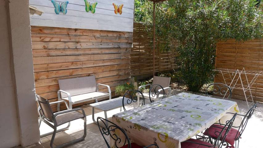 Gîte pour 6 personnes, avec terrasse ainsi que jardin et piscine à Tarascon - 3