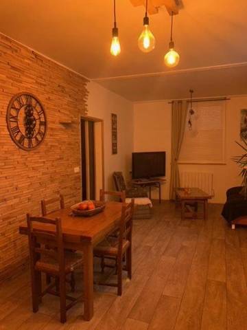 Gîte pour 4 personnes, avec terrasse ainsi que jacuzzi et sauna à Givet (homonymie)