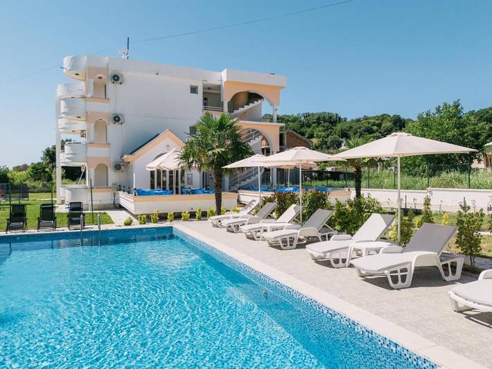 Maison d’hôte pour 2 personnes, avec Balcon et Terrasse ainsi que Jardin et Bassin pour enfant