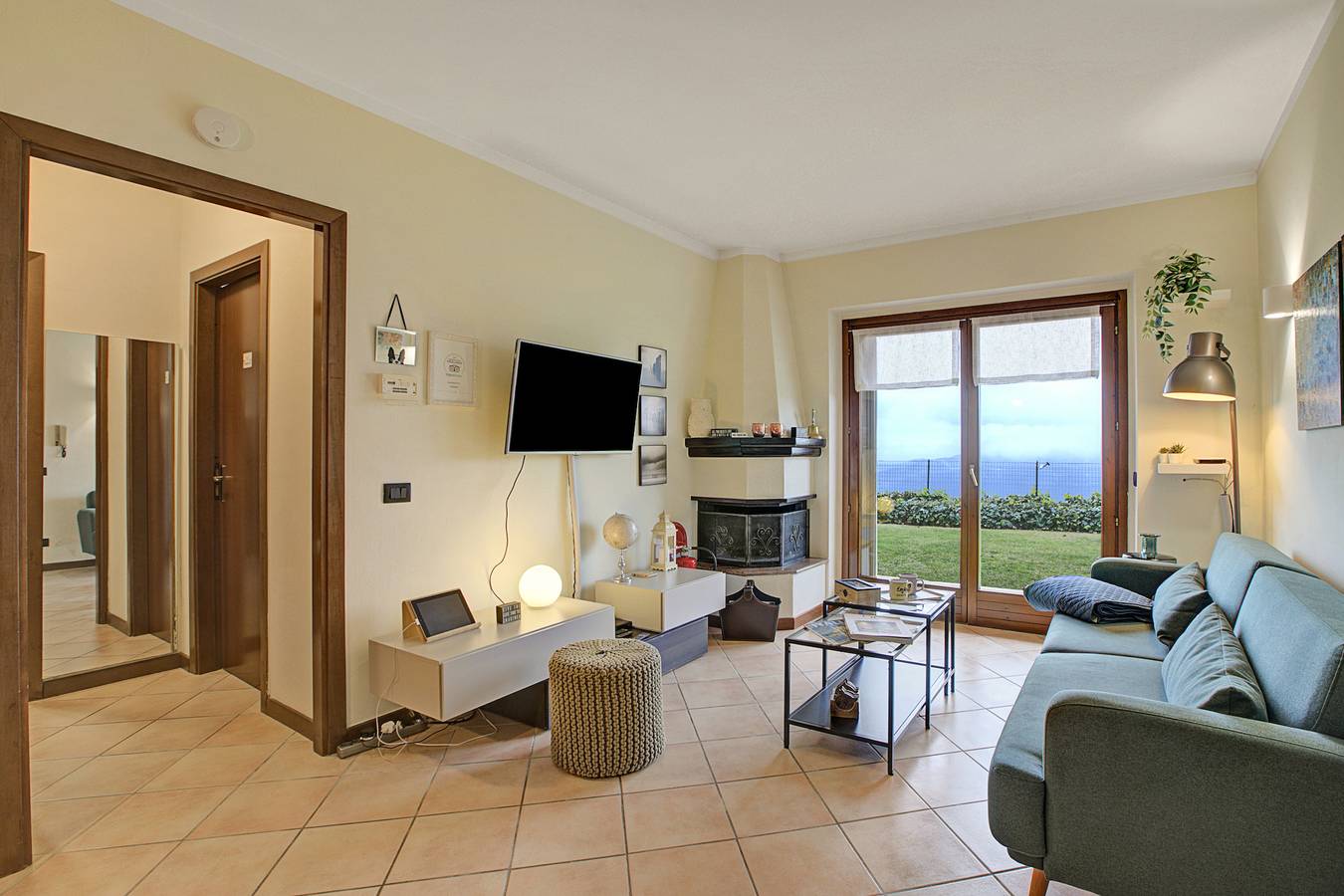 Ganze Wohnung, Lakeview Bliss / pool & fenced Garden in Villanuova sul Clisi, Gardasee-Berge
