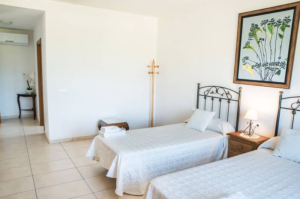 Maison De Campagne Du Nouvelle Construction, de nouveaux équipements, Calme in Moscari, Selva