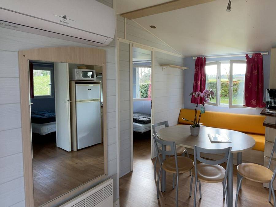 Flower Camping les Nauves - Mobilheim 6 personen - Mobilheim Confort 33,5 m² 3 Zimmer + halbüberdachte Terrasse + Klimaanlage in Belvès, Périgord Noir