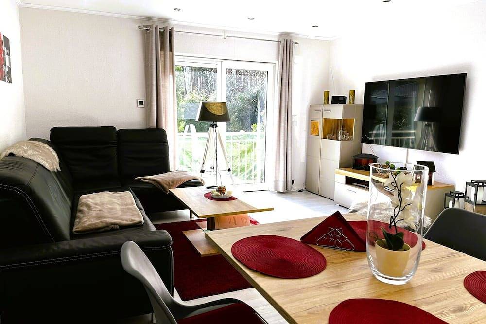 5 * Wellness & Natur Ferienhaus Garden, Waldsauna und Whirlpool, direkt am Wald in Wildenbruch, Michendorf