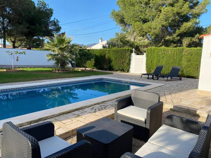 Alojamiento y desayuno para 2 personas, con Terraza además de Jardín y Piscina en Costa Dorada