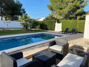 Cottage pour 2 personnes, avec jardin et piscine dans Les Tres Cales