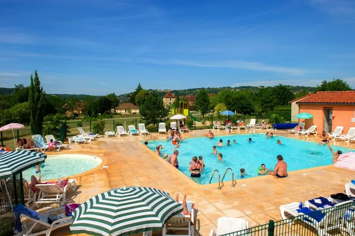 Aparthotel para 4 personas, con piscina además de sauna y jardín, Se admiten mascotas - 1