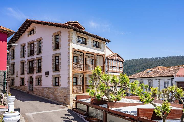 Entire apartment, Apartment 'La Mata' with Balcony and Wi-Fi in Bustio, Ribadedeva