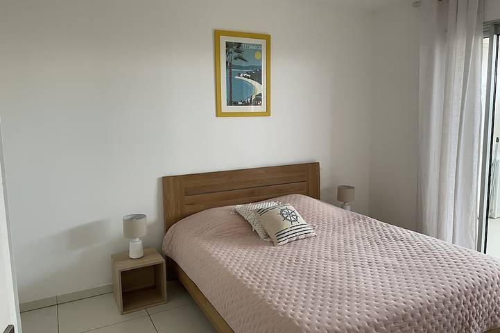 Appartement entier, Appartement Grand standing classé 4* vue mer exceptionnelle les pieds dans l'eau in Sari-Solenzara, Arrondissement de Sartène
