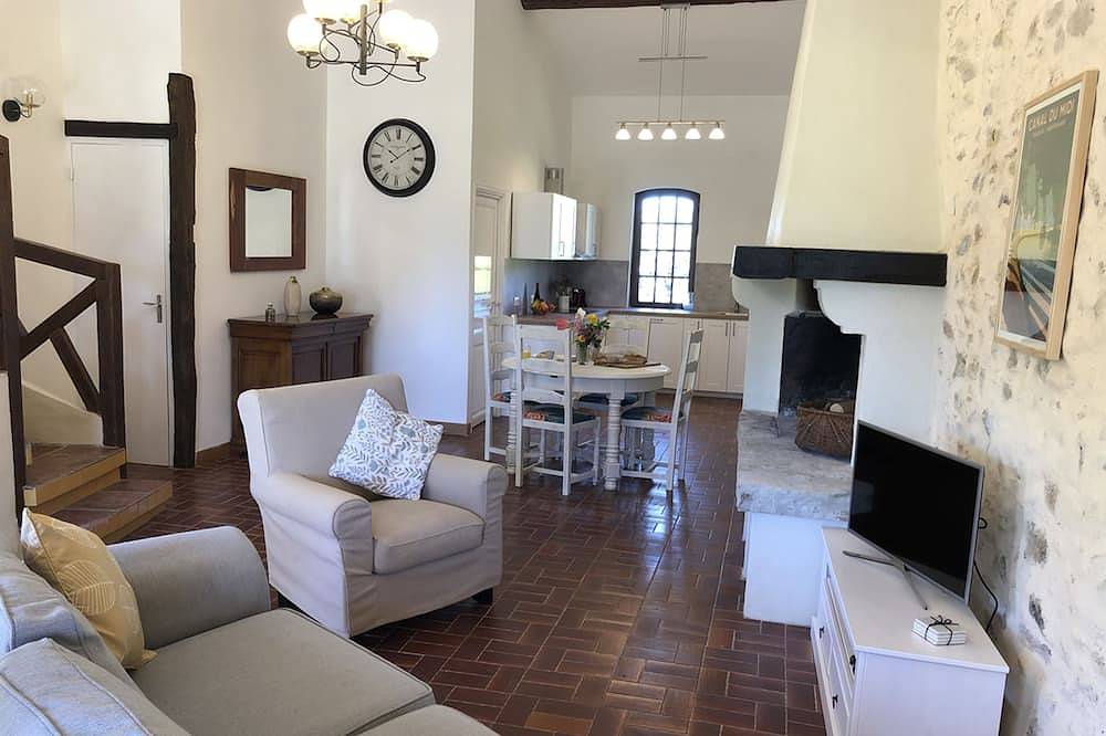Appartement entier, Montcabirol is set in a  little piece of paradise within its very own hamlet in La Bastide-de-Bousignac, Ariège