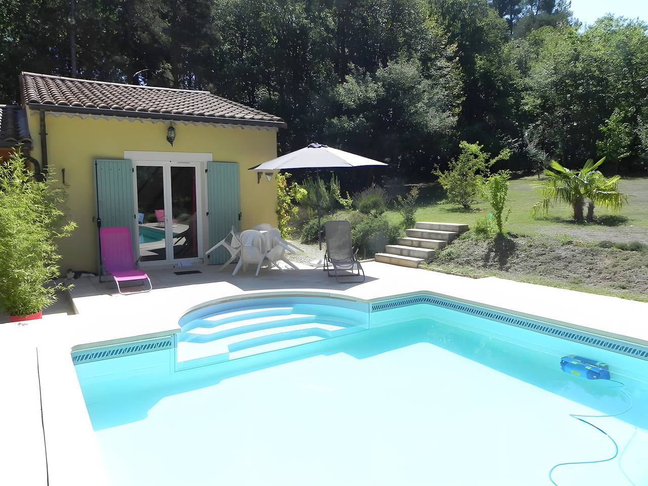 Estudio entero, Gîte la villa des pins en Drôme provenzal in Le Poët-Laval, Región de Nyons
