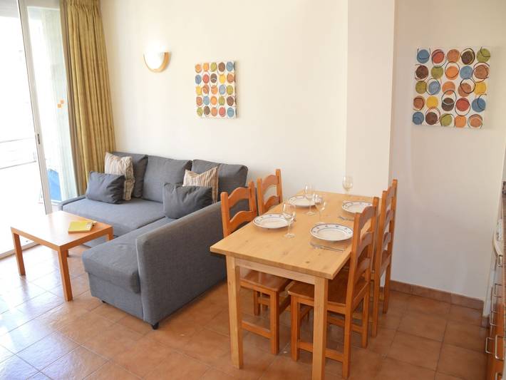 Apartamento entero, 'Miami Ii 112 - Apartamento central' cerca de la playa con piscina compartida in L' Estartit, Estartit