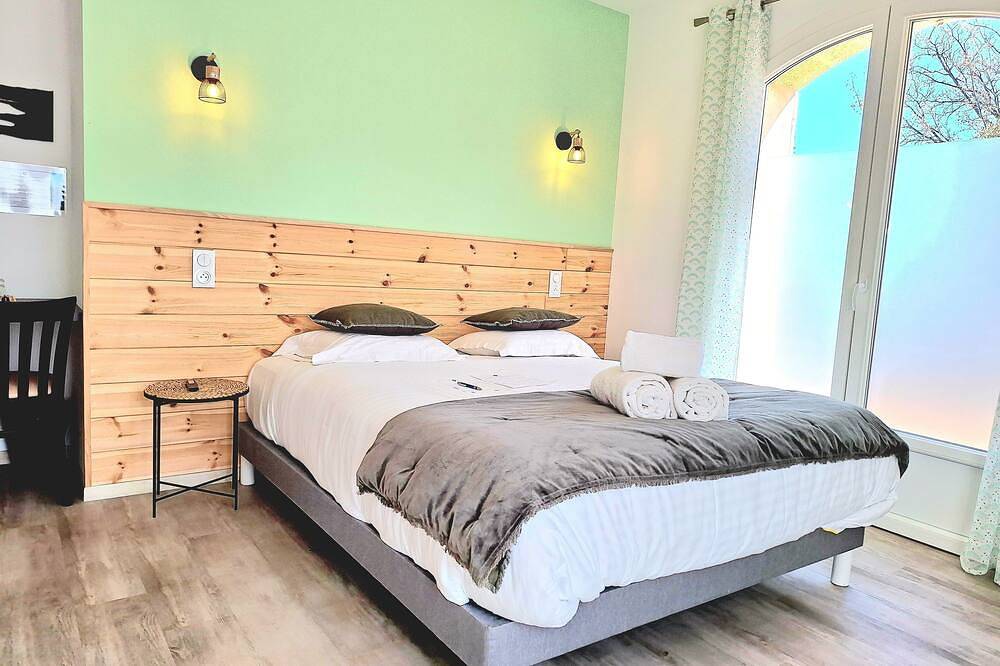 Chambre double \"Emeraude\" - Domaine de la Mautanne **** in Sainte-Tulle, Parque natural regional del Luberon