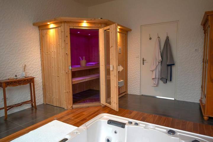 Location de vacances pour 10 personnes, avec sauna et jacuzzi à Saint-Prest - 3