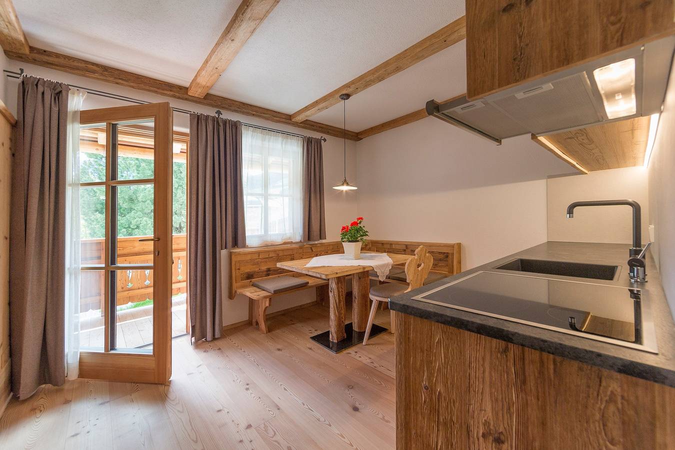 Ganze Wohnung, Ferienwohnung Piz da Peres - Olang mit Bergblick, Pool, Sauna & Wlan in Olang, Dolomiti Superski