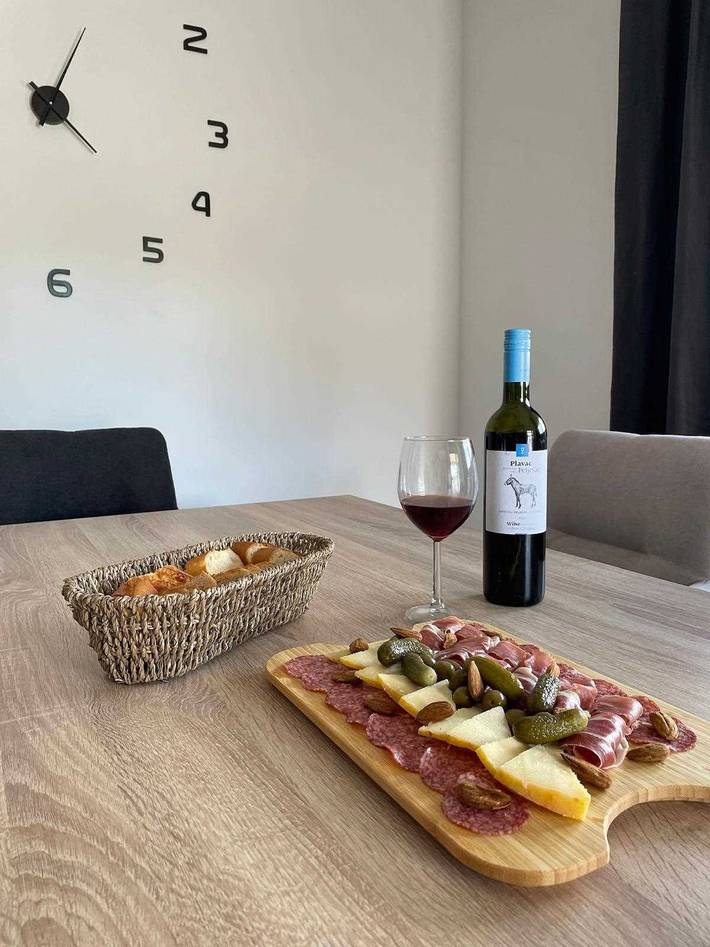 Ferienhaus Fjaka mit Swimmingpool in Pridraga, Donji Karin