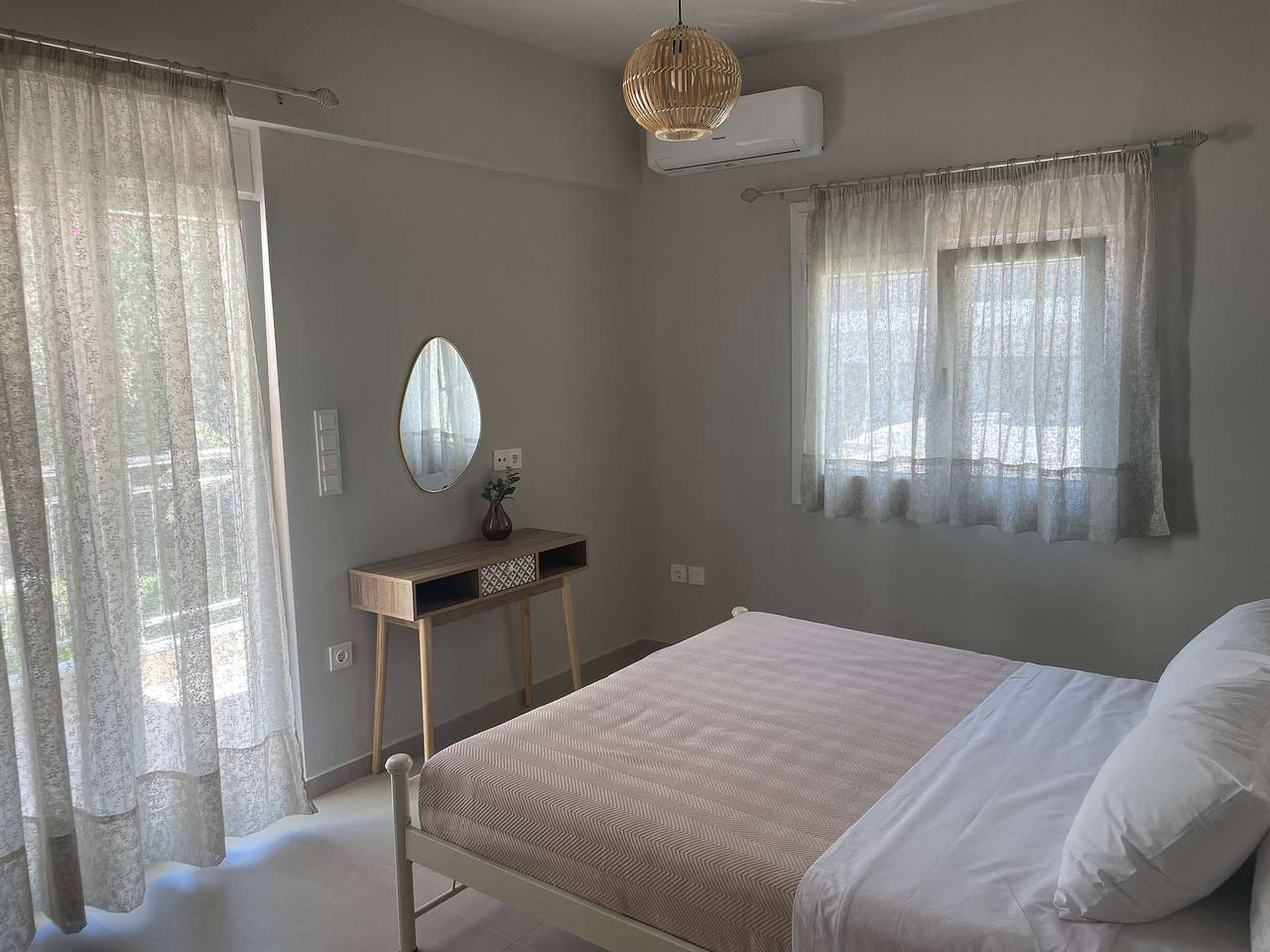 Ganze Wohnung, New Modern 2 Bd Flat Just Steps to Rethymno Beach in Rethymno (Stadt), Rethymno und Umgebung