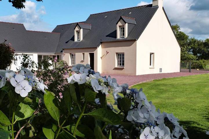 Gîte pour 12 personnes, avec Terrasse et Jardin