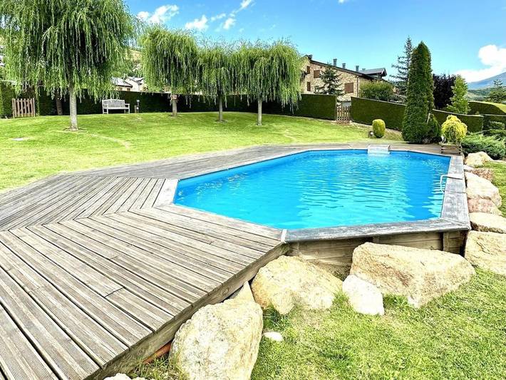 Location de vacances pour 8 personnes, avec vue ainsi que jardin et piscine à Estavar - 4