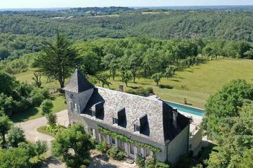 Chambre d’hôte pour 2 personnes, avec piscine et vue ainsi que jardin et terrasse à Reilhaguet