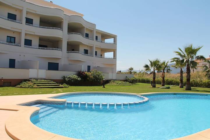 Appartement de vacances pour 4 personnes, avec balcon ainsi que jardin et piscine - 1