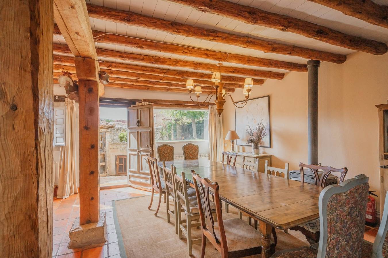 Casa Vacacional 'La Casa Del Herrero' con Vista a la Montaña, Jardín Privado y Wi-Fi in Requijada, Santiuste de Pedraza