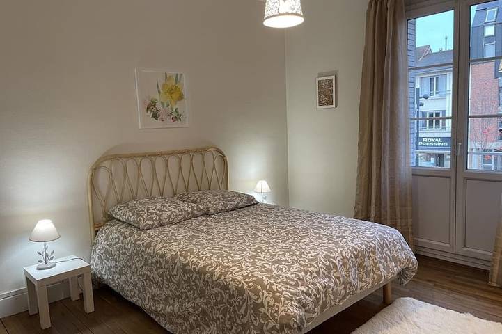 Ganze Wohnung, Wohnung in Moulins: Komfort mit Balkon, Bettwäsche und Handtücher Inklusive in Moulins, Allier