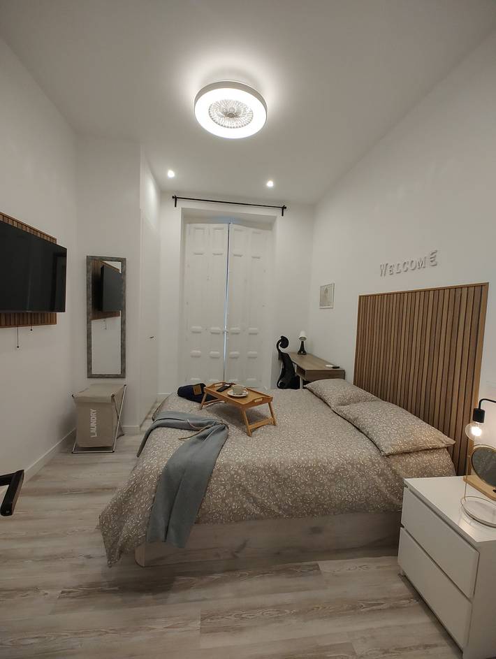 Vacation apartment for 2 people, with balcony in Madrid
