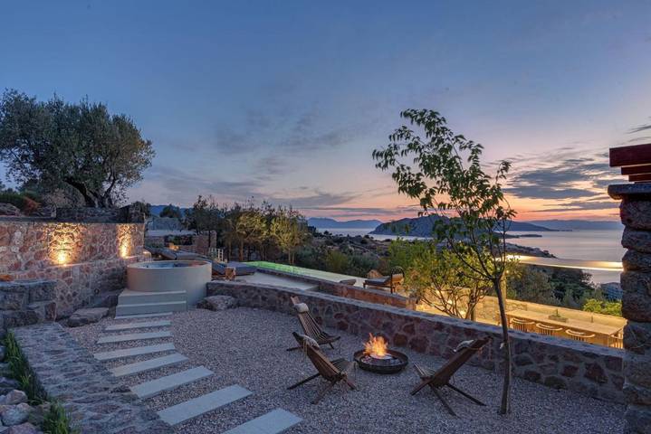 Location de vacances pour 16 personnes, avec piscine ainsi que jardin et vue, animaux acceptés dans Perdika - 2