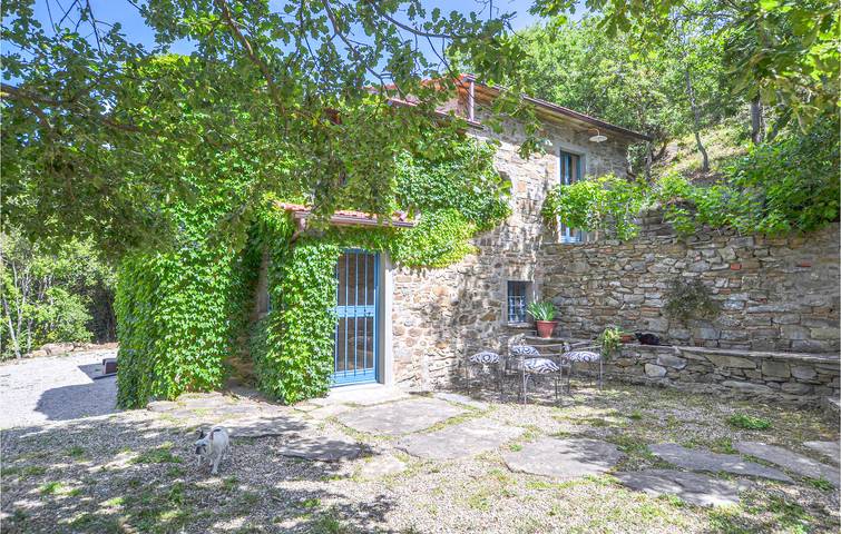 Apartamento de 250 pies cuadrados con aparcamiento, hoguera, piscina y jardín in Castiglion Fiorentino, Provincia de Arezzo