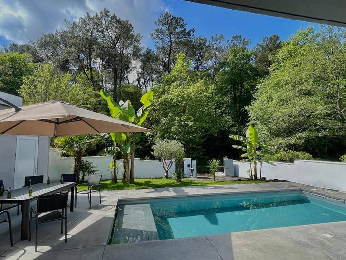 Location de vacances pour 8 personnes, avec vue et balcon ainsi que jardin et piscine à Saint-Martin-de-Seignanx - 3