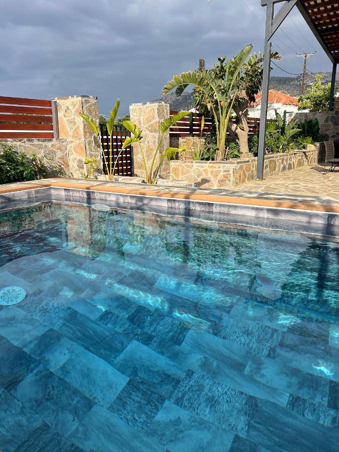 Appartement de vacances pour 8 personnes, avec Jacuzzi et Terrasse ainsi que Jardin et Piscine