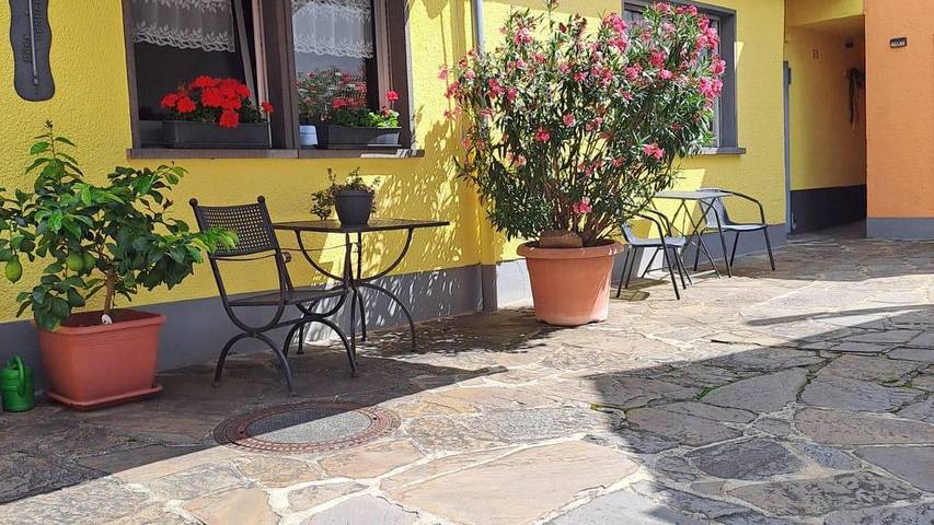 Ferienhaus für 2 Personen, mit Garten in Alken