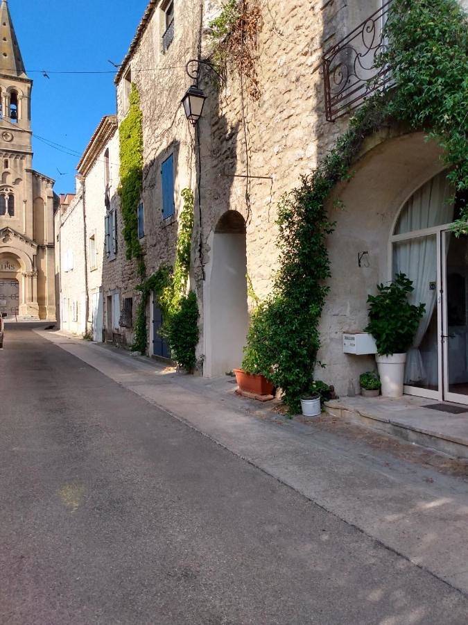 King Room with Balcony in Saint-Hilaire-d'Ozilhan, Région de Nîmes