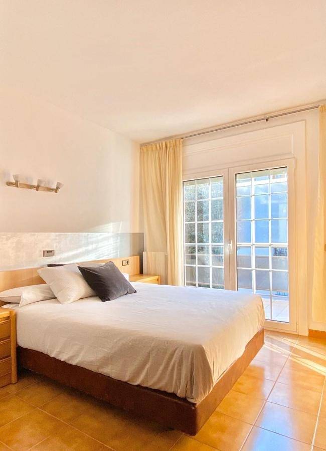 Chalet pour 21 personnes, avec vue ainsi que jardin et balcon à Roses - 2