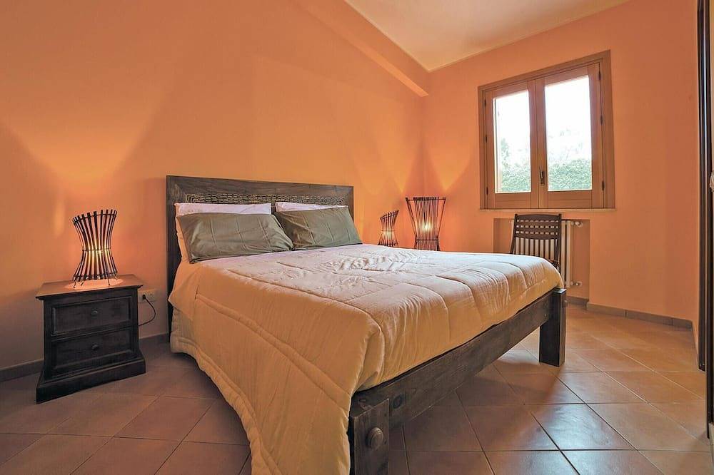 Schönes Haus in Menfi Ag mit privatem Swimmingpool (innen oder außen nutzbar). in Contrada Fiori, Menfi