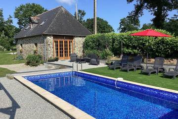 Gîte pour 4 personnes, avec jardin et terrasse à Plounévez-Quintin