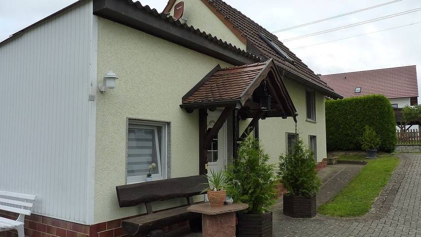 Ferienhaus für 4 Personen, mit Terrasse und Balkon/Terrasse sowie Pool in Thüringen