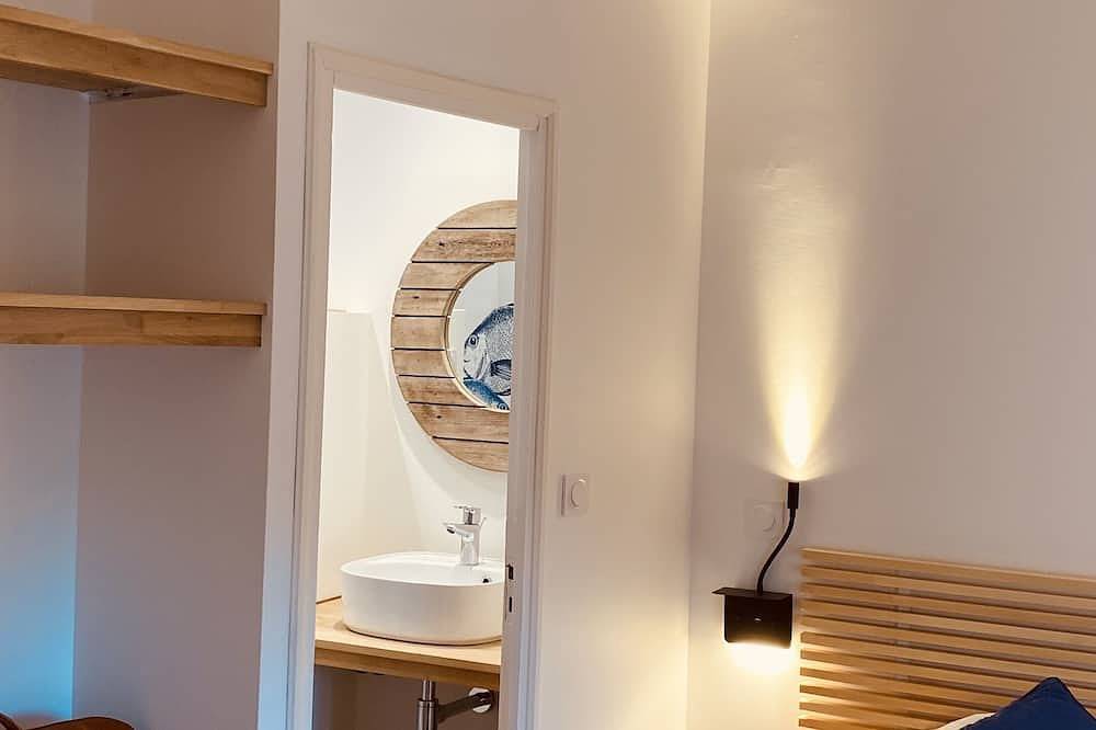 Vacation home with heated pool in the Vaucluse for 8 people. in Mormoiron, Parc naturel régional du Mont-Ventoux