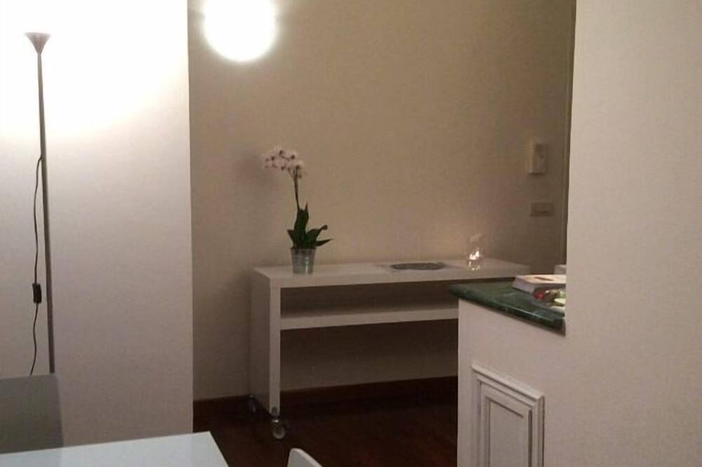 Apartamento entero, Acogedor apartamento en el centro histórico. in Alba, Langhe