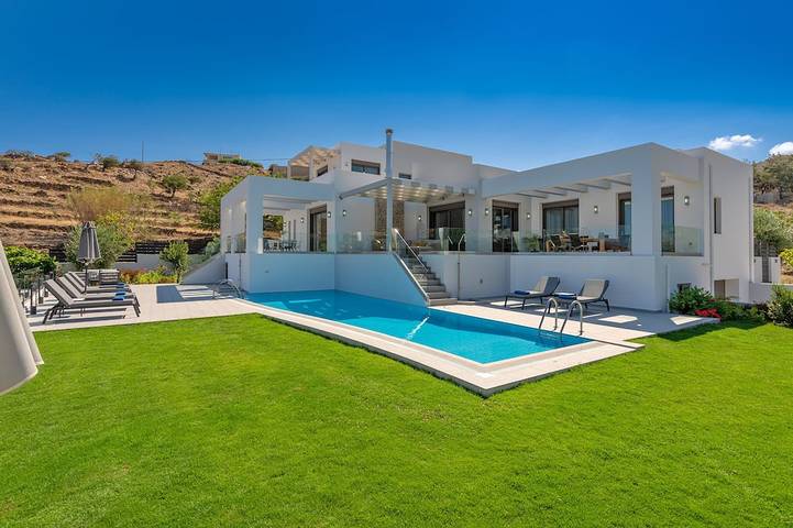 Villa for 12 people, with garden in Crete
