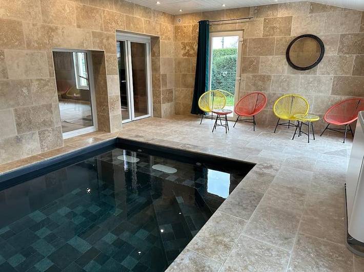 Location de vacances pour 14 personnes, avec Terrasse ainsi que Jardin et Piscine dans Norrois