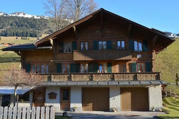 Gîte pour 7 personnes, avec balcon dans Lauenen Bei Gstaad